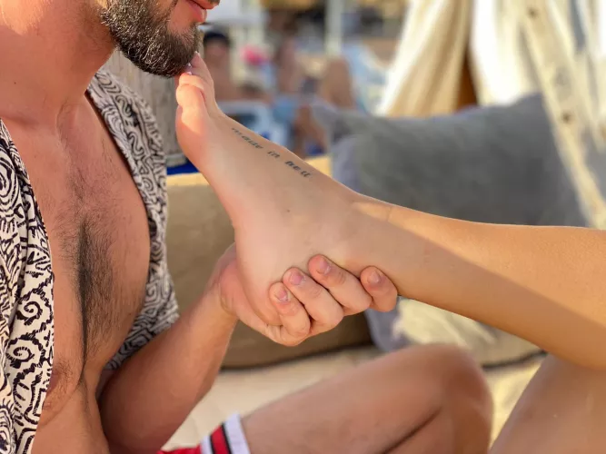 Suck my toes! Do as I commend you😈 by Hells-feet