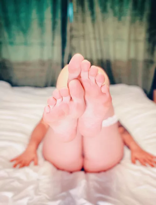 Suck my toes first by Cat_68