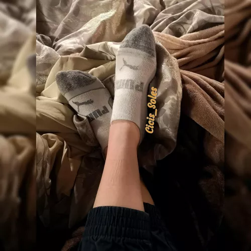 Suck on my sweaty, moist socks. 💦🧦👅 by Cicis_Soles