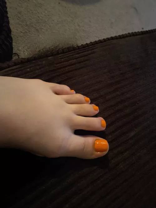 Suck these orange toes 🍁👅 by HoneySweetz