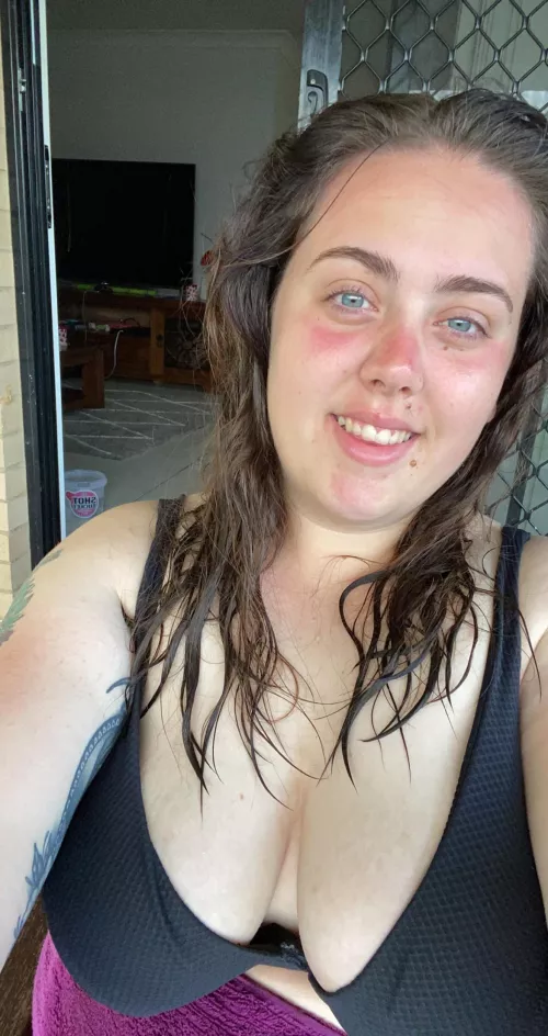 Sun kissed 🤭 by Rhi_1701