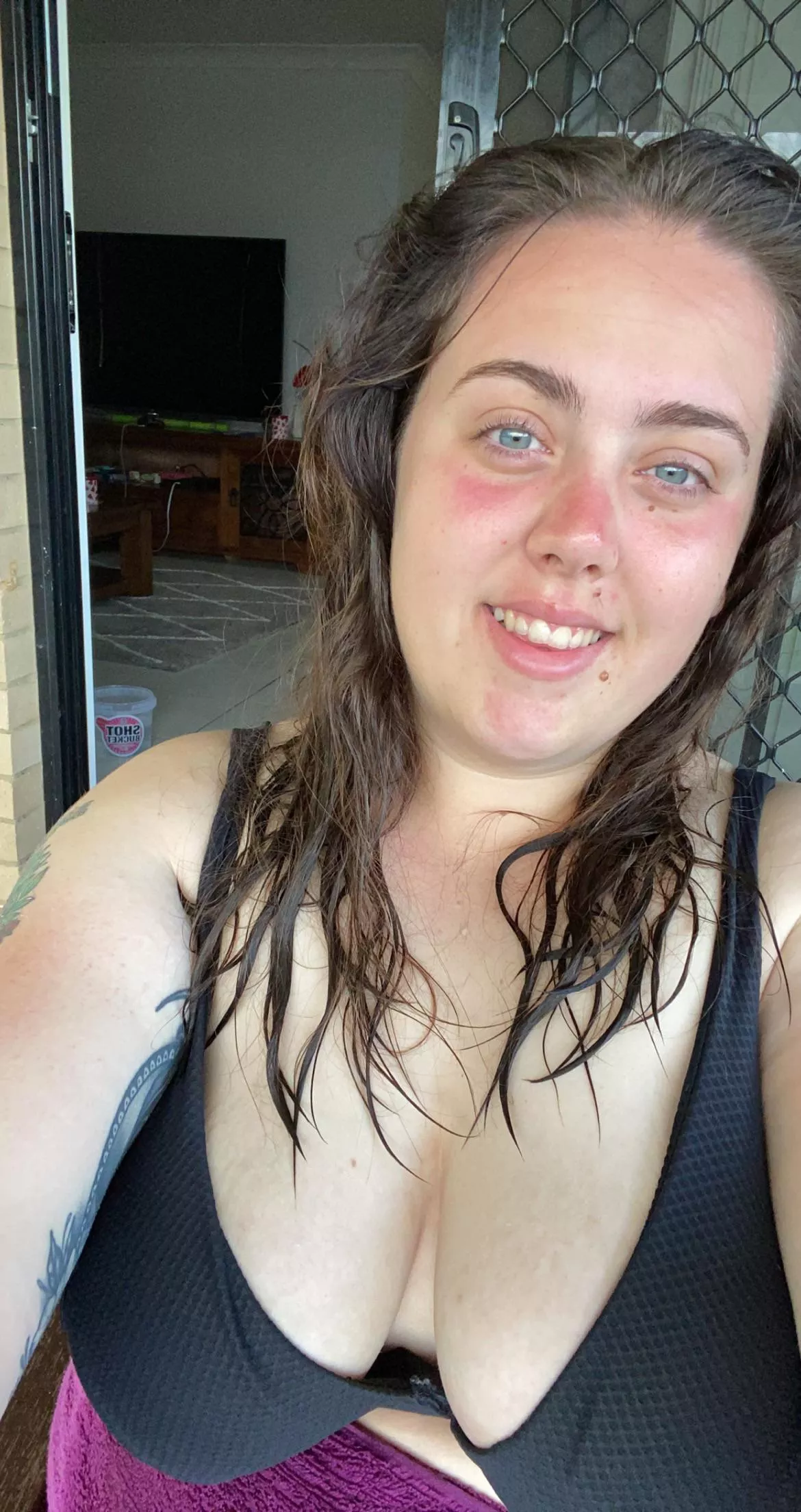 Sun kissed 🤭 posted by Rhi_1701