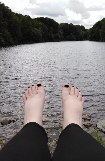 Sun out toes out by feetnthongs