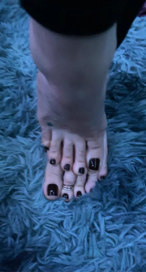 Sunday 🦶 by scarlettkitten5