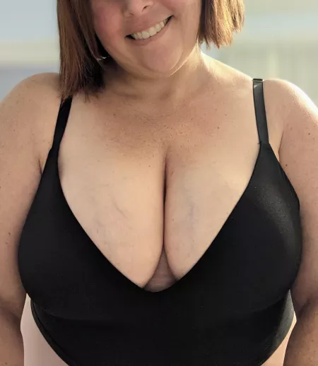 Sundays are meant for smiling. Tell me what would make YOU smile 😁 (f) by AmberlyDawn