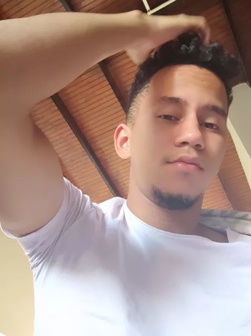 Sundays feel like staying home, play some league and chat on discord. Have a great weekend 💖 by diegohexagram