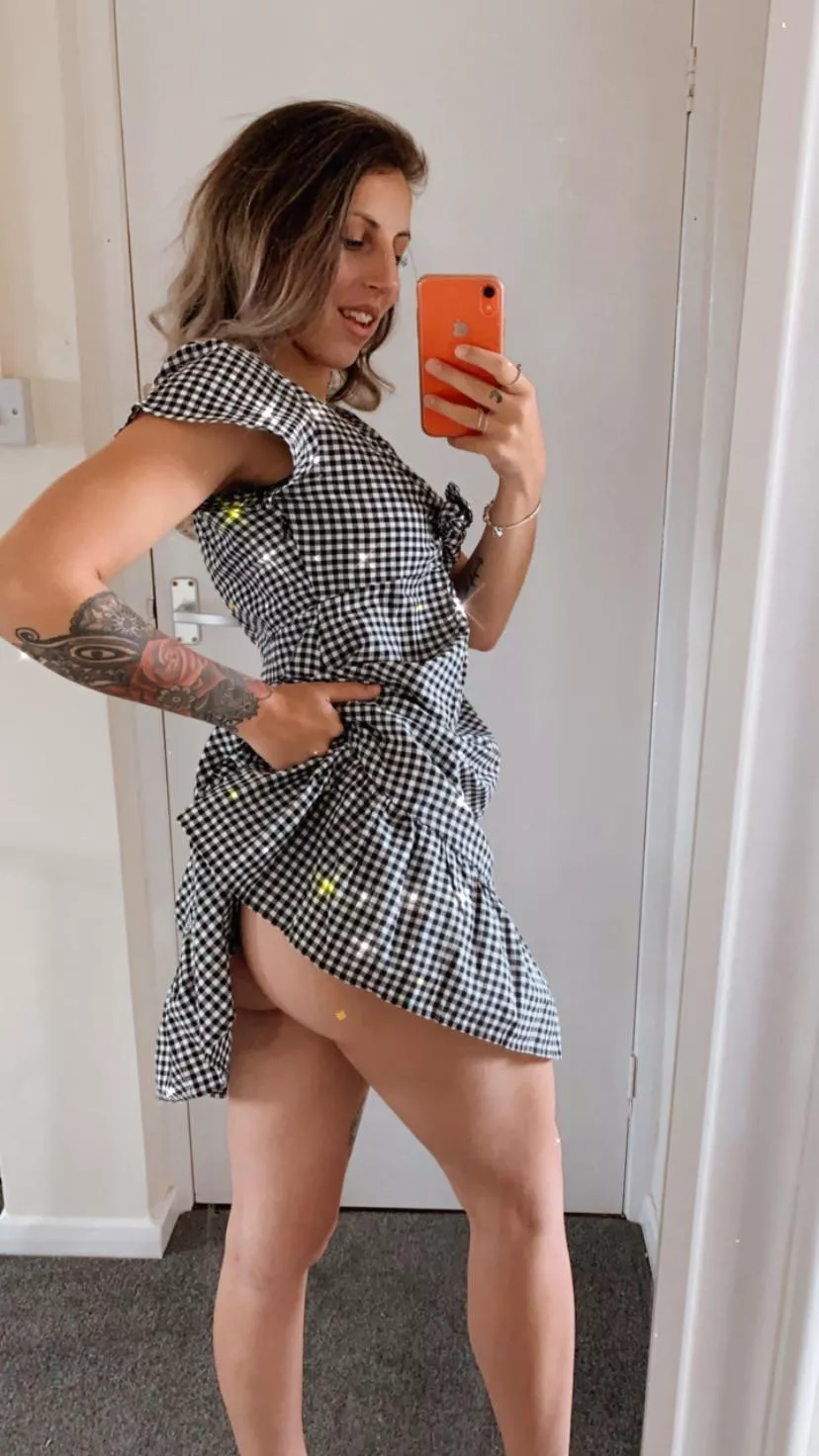 Sundress and no panties posted by belleamora