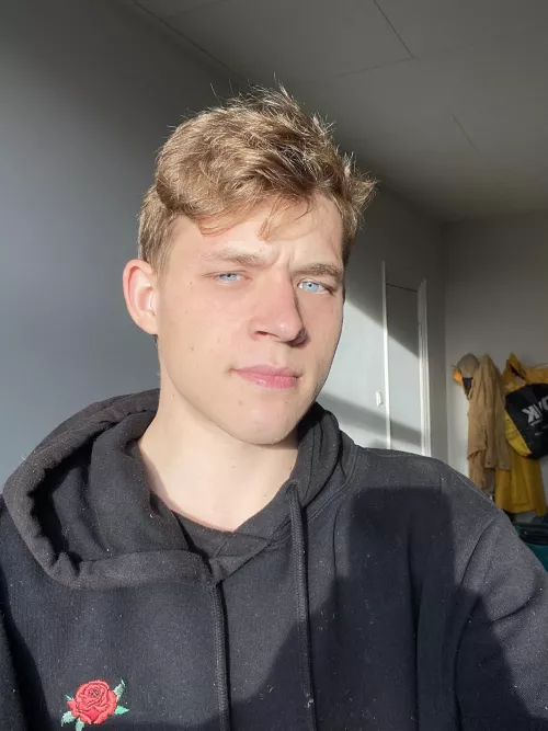 sunlight’s pretty alright ‘n tight by Commander-Cunt