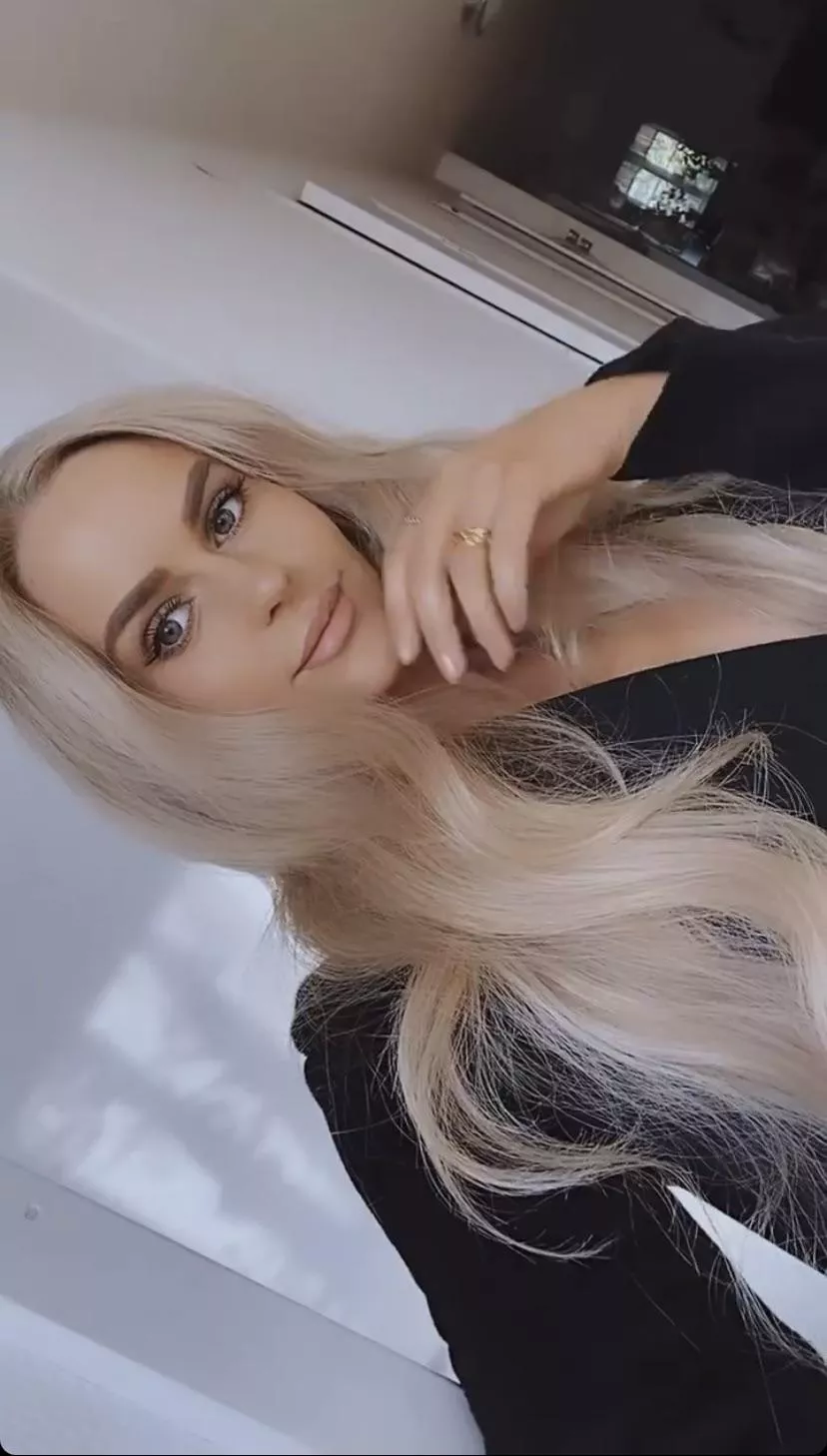 sunning posted by Vanomy