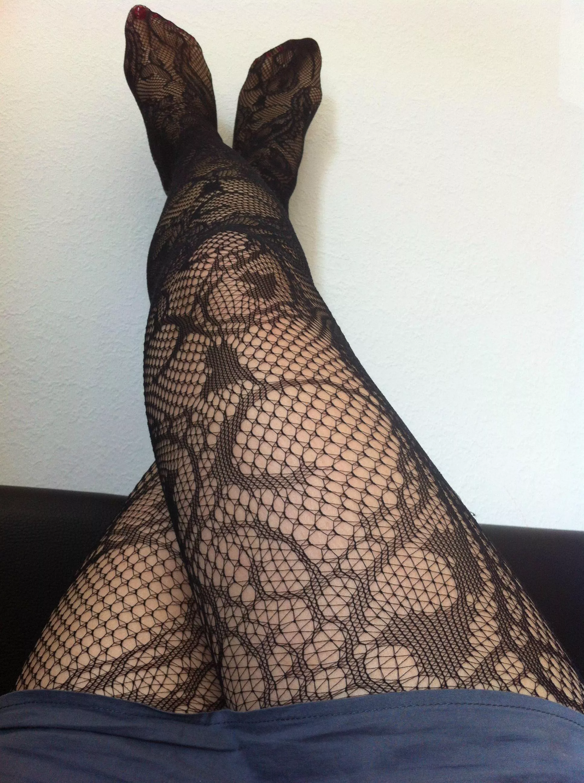 Sunny afternoon in [F]rankfurt! Who wants to go fishing with me and my fishnet? :P - Althea posted by paarasian