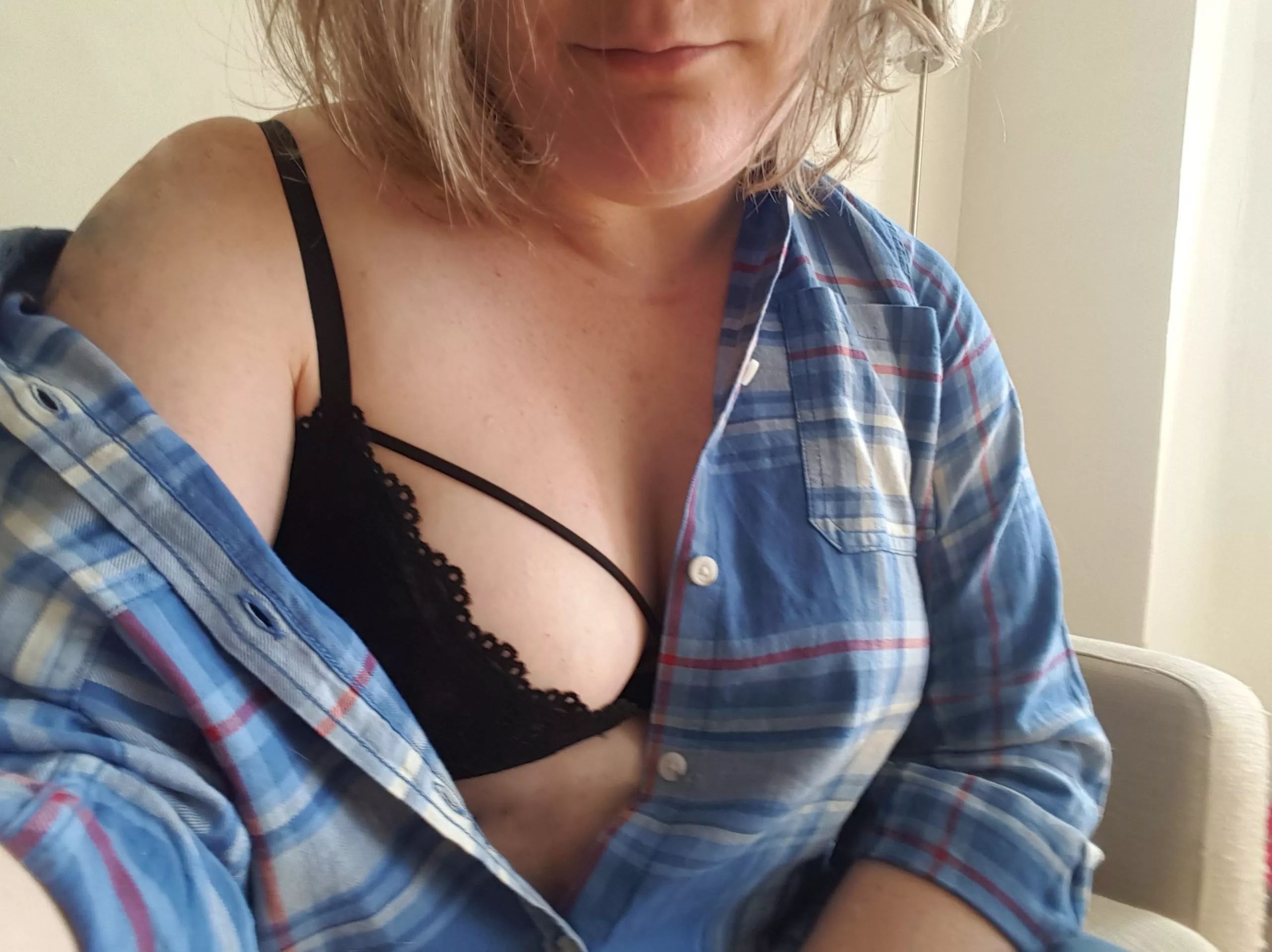 Sunny Sunday Slip-Up (xpost from r/onmww) posted by veganexceptfordicks