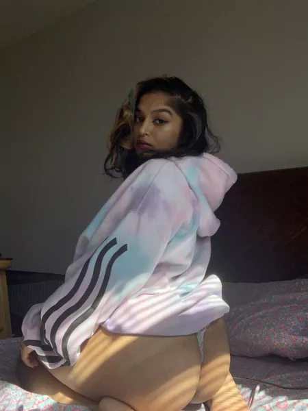 Suns out buns out🍑☀️ by lilbrownie_bite