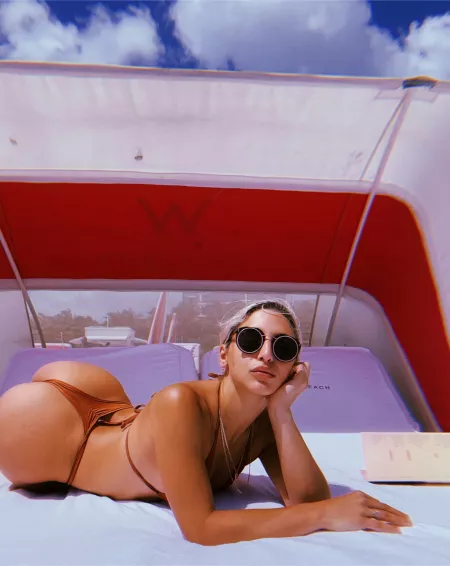 Sun's out buns out by SuperHentaiFamilyMan