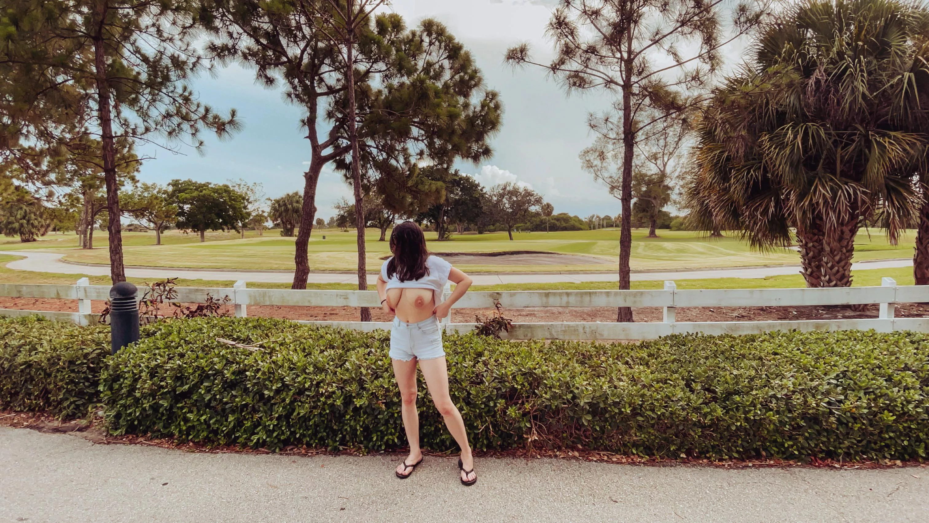 Suns out, girls out …. posted by Illuminatingwmn