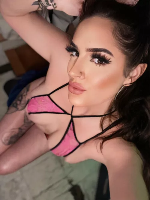 @sunshynebarista 2 more hours! Lemme help satisfy those weekend cravings and come have some fun with me 💕😈💋@paradiseespresso in Monroe until 8 pm🌴 19090 US-2 Monroe WA by AttitudeImpossible26