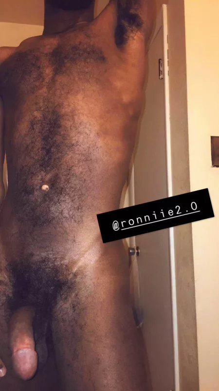 Sup guys! I’m bisexual so hot girls and guys 24 from AZ. Real chilled laid back guy here. by iiitsronniie