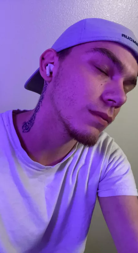 Super rough couple weeks and a super rough rest of the year left! One foot in front of the other! I hope everyone has an easy start to the week!!! by Prior_Chair_5869