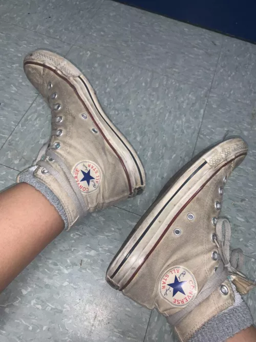 Super smelly& dirty shoes. Originally plain white! been on my feet for 6 years, traveled with me and have been to the gym with me (d1 athlete, lift and do cardio in them). Help me buy a new pair? Selling $65+ shipping. CASHAPP ONLY. Instagram: daddys by daddystwinkletoes