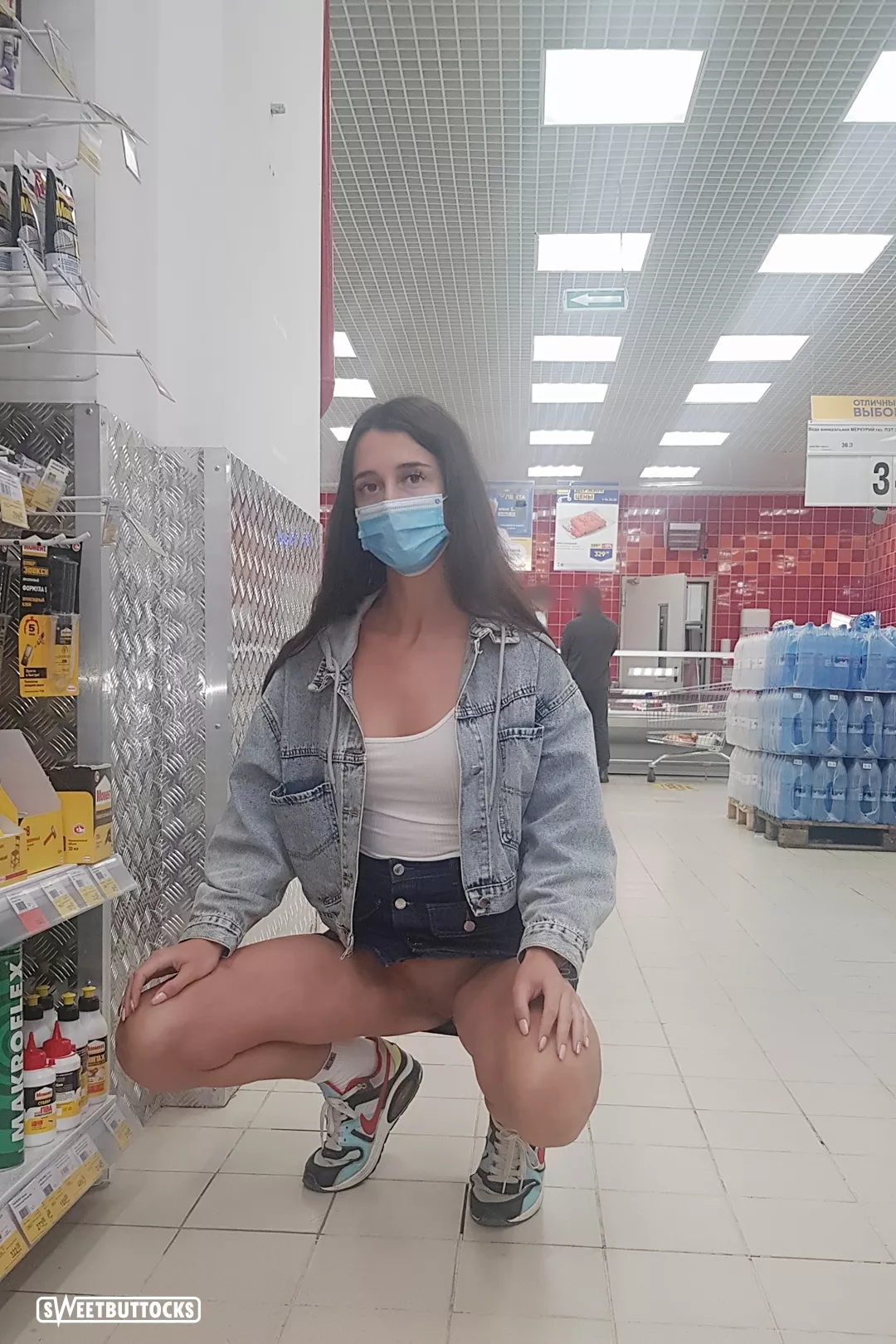 Supermarket flashing! posted by sweetbuttockss