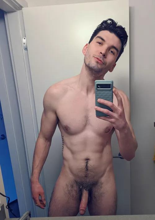 Sure is a rainy naked day on the West coast 🇨🇦🤙 by Unlimitedliability88