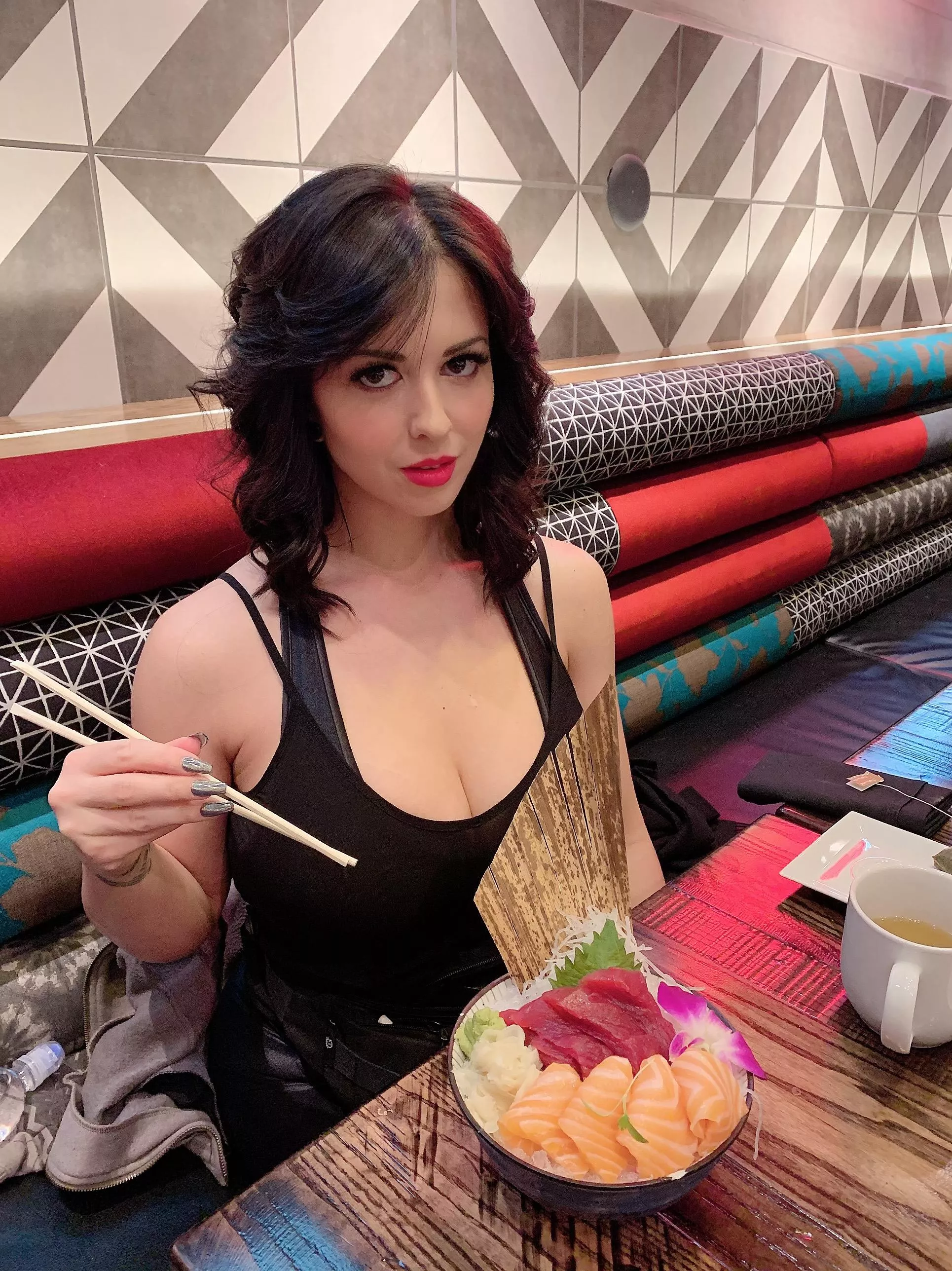 Sushi lunch before AVN posted by larkinlovexxx