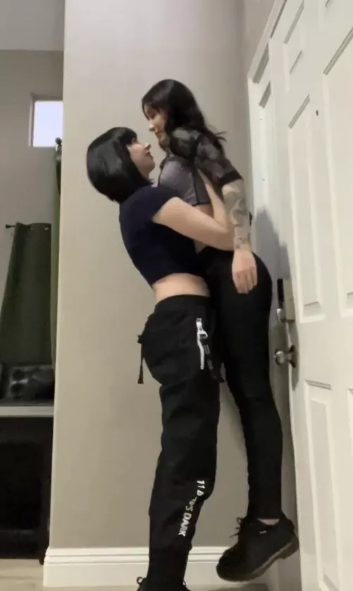 Suzi Hunter, coming out strong by randomando243