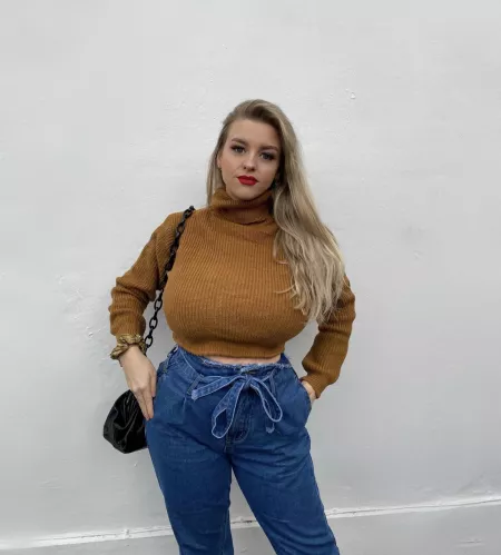 Sweater stretching by matth59670