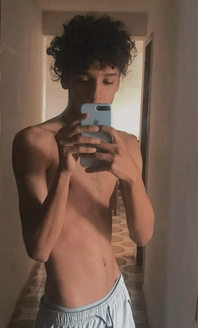 sweating, make your body drip like a sauna 🥵 posted by aandres08