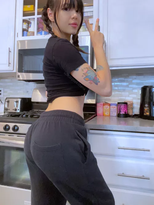 Sweatpants hit different by xcorpsekittenx