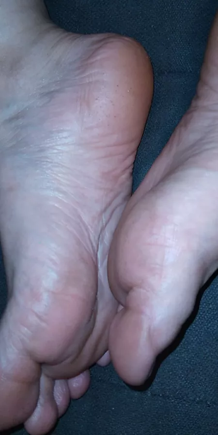 Sweaty dirty soles. Drain your wallets and flood my cash app.. add me on snap amanda_boss9215 by bosslady0202