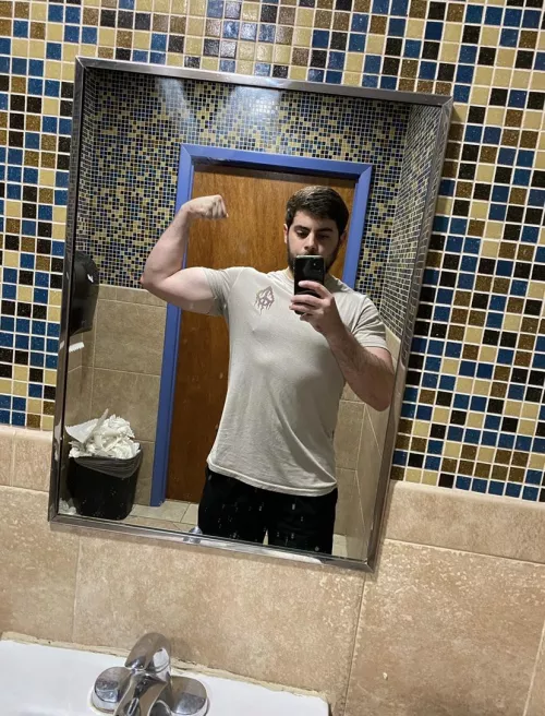 Sweaty from the gym by King_Mattx