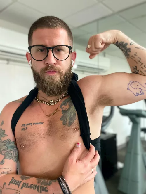 sweaty pit after arm day. by itslikethejeans