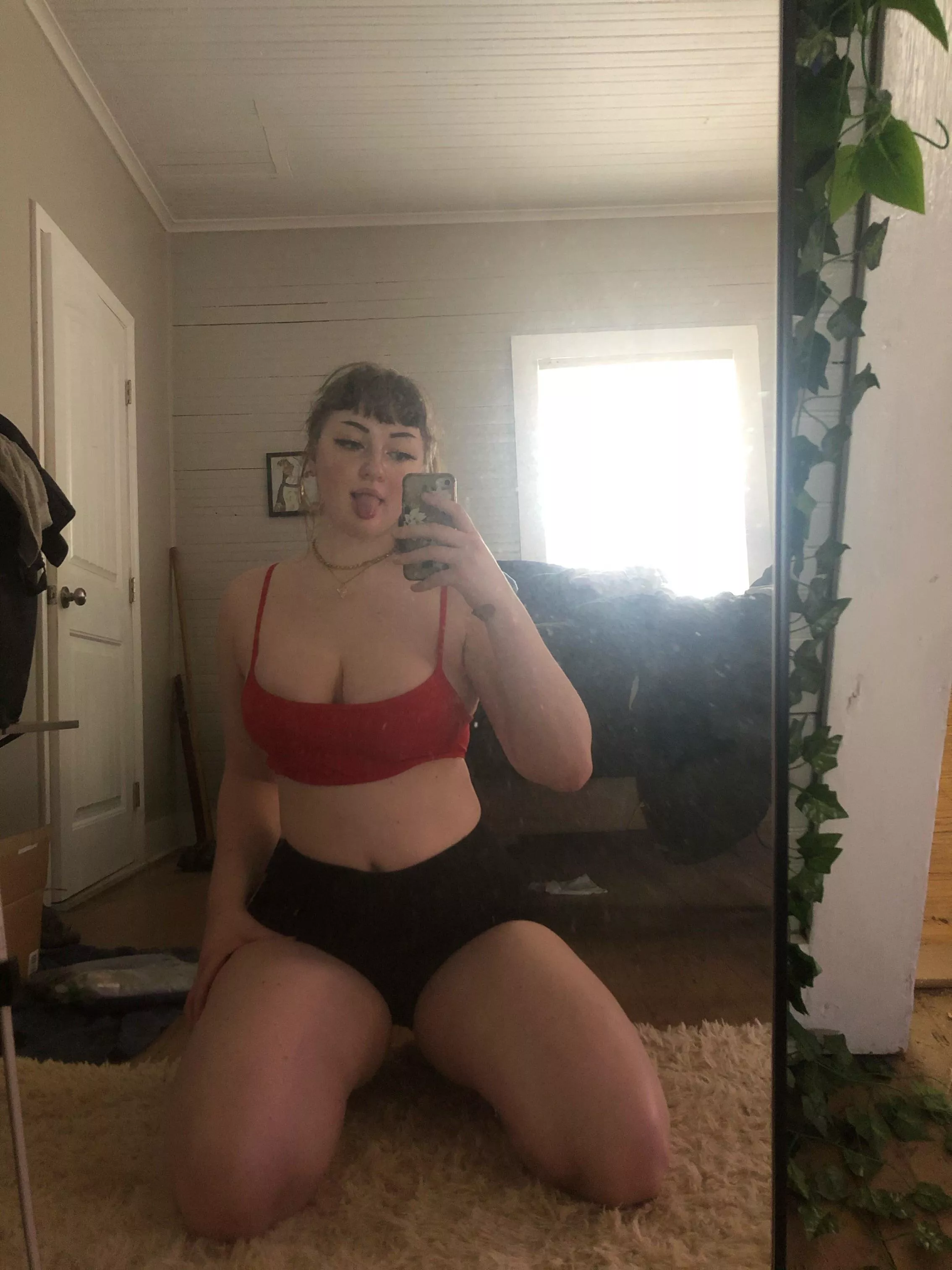 sweaty post workout 🥵 posted by wennsfl