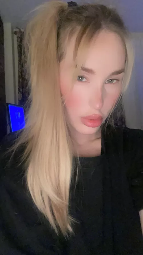 Sweeterthankiwi by QueenElleee