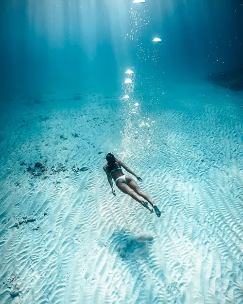 Swimming by bikinireef