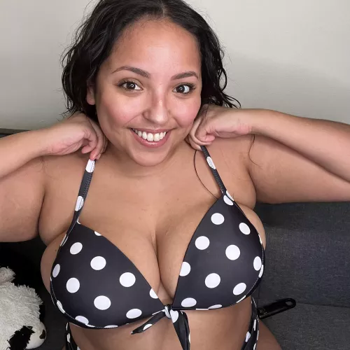 Swimming pools make me [f]eel like it’s summer again 😊 by leftistbitch25