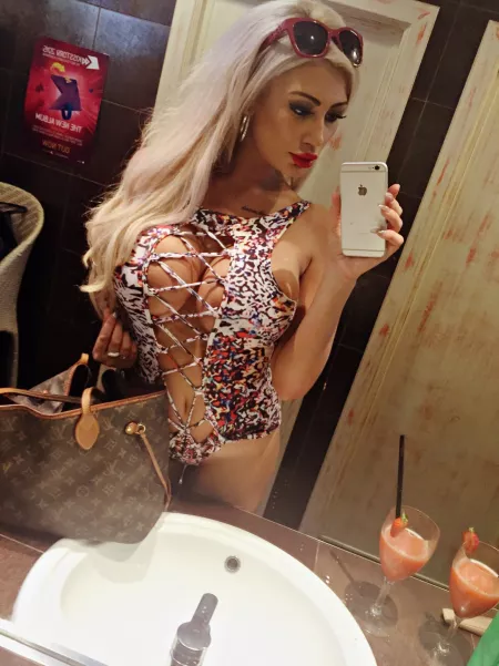 Swimsuit selfie by NeedMoarBoobs