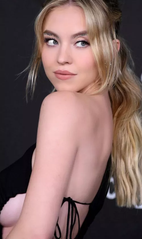 Sydney Sweeney never fails to make me instantly rock hard. by SlippinJimmy333