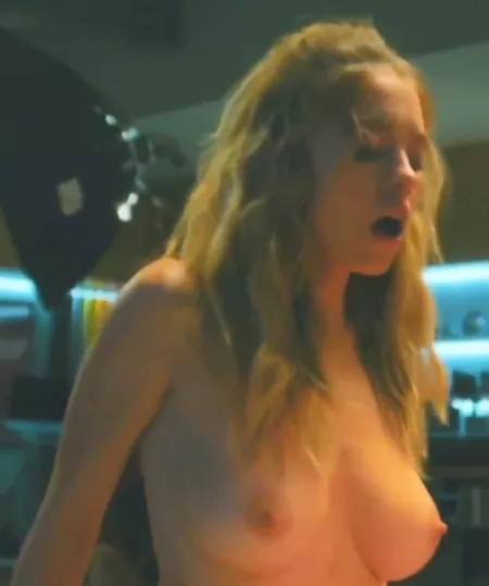 Sydney Sweeney's 24th! by Gloomy_Comedian2070