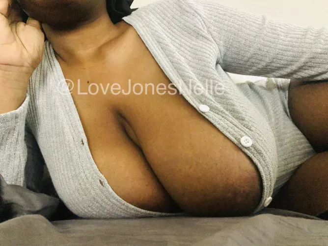 Take a deep breath and relax 🖤 by LoveJonesNelle