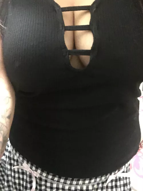 Take a peek by Little_Bee16