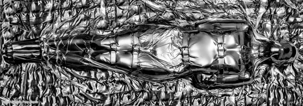 Take a sheet of black latex, throw it over the subject in the vacbed, then apply the vacuum, and this is what you get [OC] by JonnySimple
