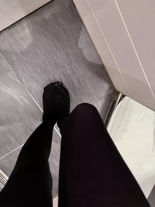 Take a shower 💕💕 by Mellown100