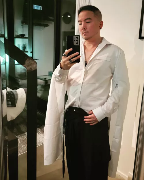 Taking a break from Lost Ark + Guild Wars 2 so I can doll up and celebrate Singles Awareness Day with my single friends :D #Netflixandsingle by TagUPregnant