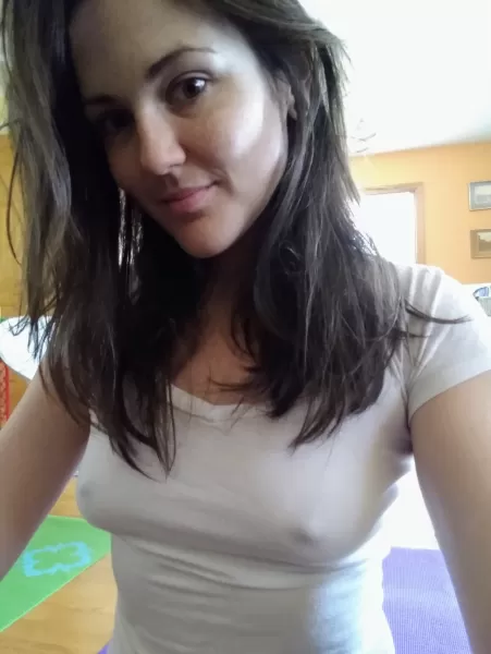 Taking a break from my morning yoga to say hello ☺️🤗😘 by CherryCrunch