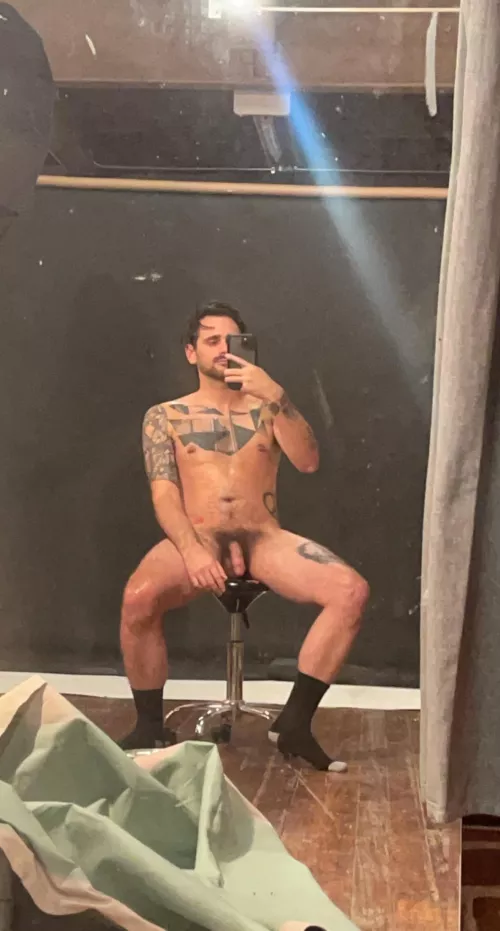 Taking a break in the studio by johnflavorxxx