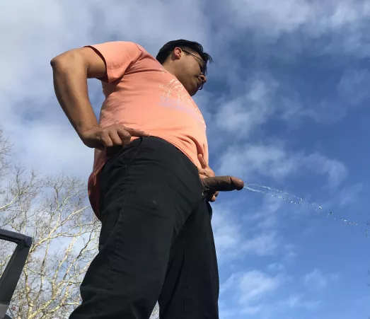 taking a piss guyss by Carlos3783