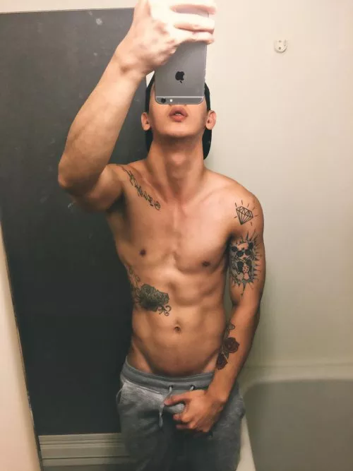 Taking a selfie posted by menareamazing