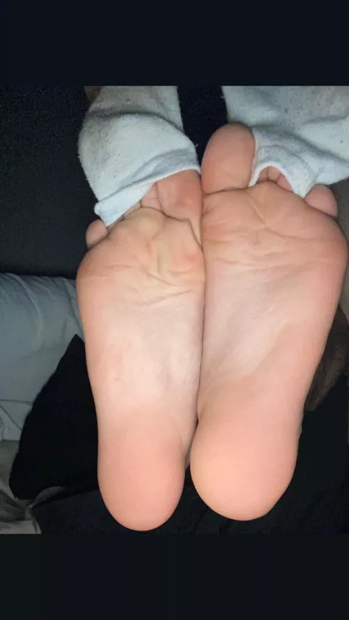 taking my socks so u can lick it better 😈😋 dms/pms r welcome by pessbeach