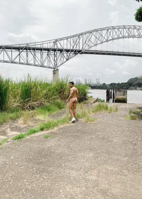 Taking some risks, but always here 🍑 by joelinblue